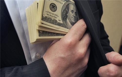 Cựu tổ trưởng kế toán PVoil Vũng Áng bị cáo buộc chiếm đoạt hơn 5 triệu lít xăng